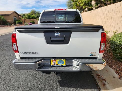 Used 2017 Nissan Frontier SV image 5
