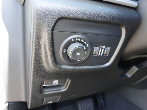 Used 2024 Jeep Grand Cherokee Limited RWD image 32