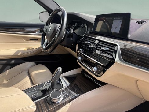 Used 2018 BMW 530i xDrive w/ Premium Package image 22