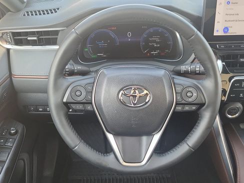 Used 2024 Toyota Venza AWD/4WD image 29