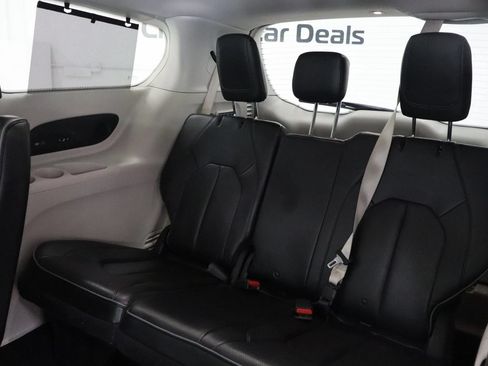 Used 2019 Chrysler Pacifica Limited FWD image 15