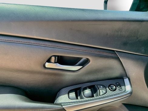 Used 2024 Nissan Sentra SR FWD image 9