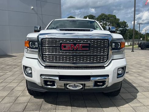 Used 2019 GMC Sierra 2500 Denali w/ Duramax Plus Package AWD/4WD image 9