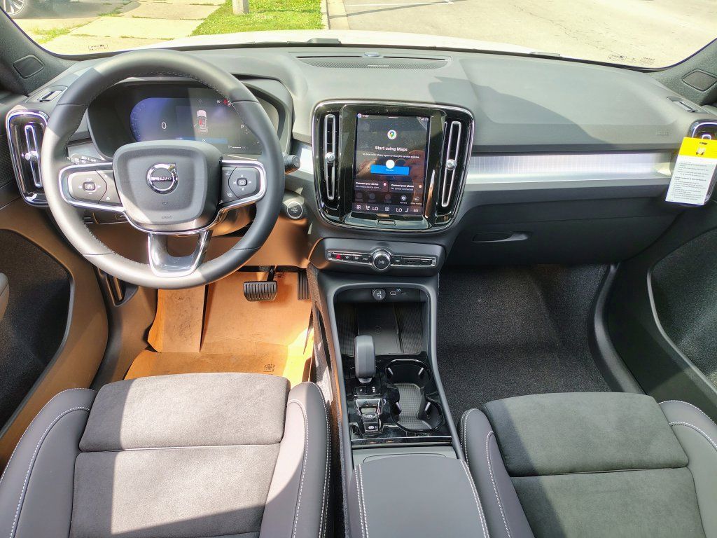 New 2026 Volvo XC40 B5 Ultra w/ Climate Package AWD/4WD image 31