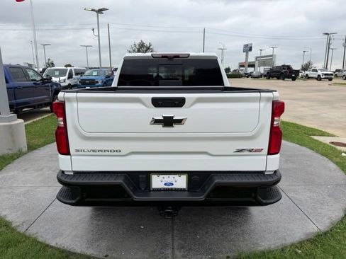 Used 2023 Chevrolet Silverado 1500 ZR2 w/ Technology Package AWD/4WD image 5