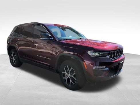 Used 2025 Jeep Grand Cherokee Limited AWD/4WD image 5