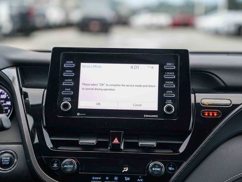 Certified 2022 Toyota Camry SE image 15