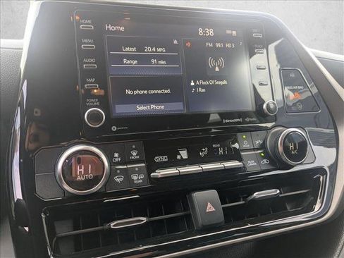 Used 2022 Toyota Highlander LE image 12