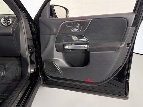 Used 2023 Mercedes-Benz GLB 250 image 23