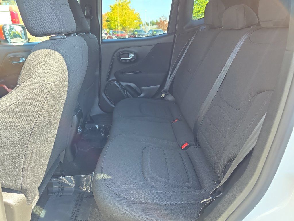 Used 2020 Jeep Renegade Latitude AWD/4WD image 9