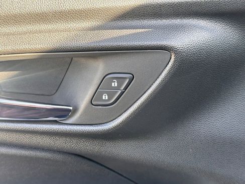 Used 2024 Chevrolet Trax RS w/ Sunroof Package image 23