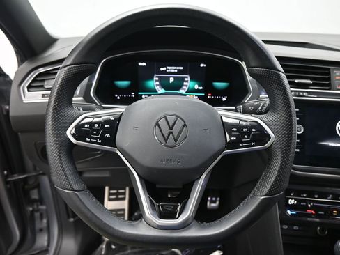 Used 2023 Volkswagen Tiguan SE R-Line image 11