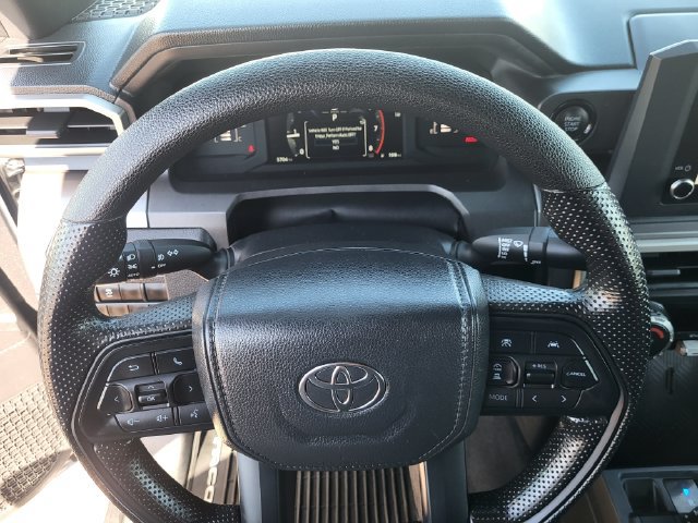 Used 2025 Toyota Tacoma SR5 AWD/4WD image 15