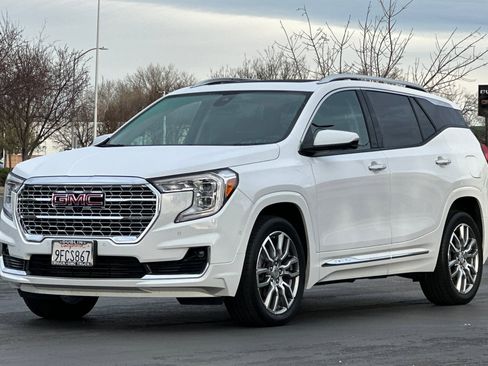 Used 2023 GMC Terrain Denali w/ Denali Premium Package image 8