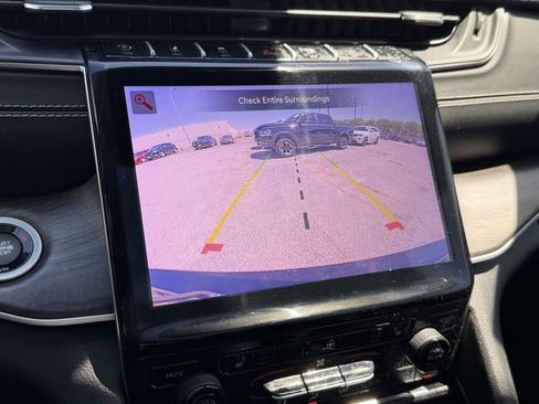 Used 2024 Jeep Grand Cherokee L Limited w/ Black Appearance Package image 24