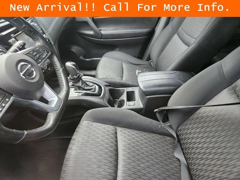 Used 2017 Nissan Rogue SV w/ SV Premium Package AWD/4WD image 11