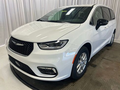 New 2026 Chrysler Pacifica Select image 26