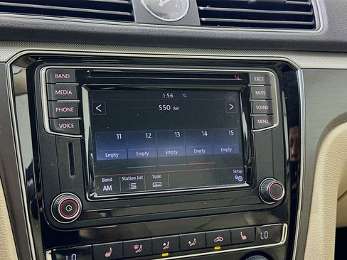 Used 2017 Volkswagen Passat 1.8T R-Line image 19