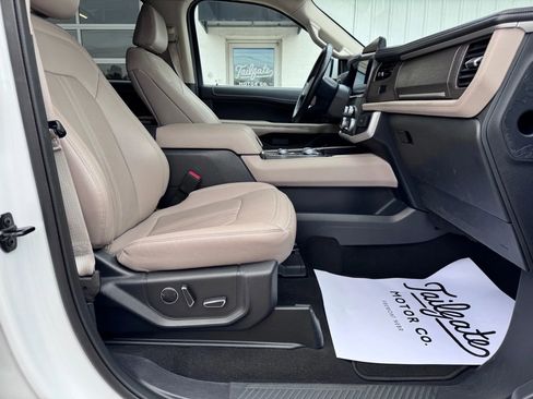 Used 2024 Ford Expedition Max Limited image 15