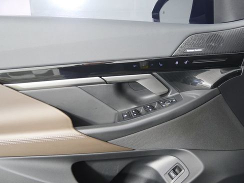 Certified 2024 BMW 530i w/ Convenience Package RWD image 8