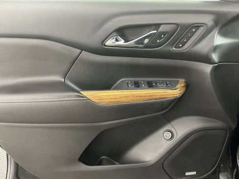 Used 2017 GMC Acadia Denali w/ Technology Package AWD/4WD image 7