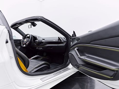 Used 2019 Ferrari 488 Spider RWD image 45