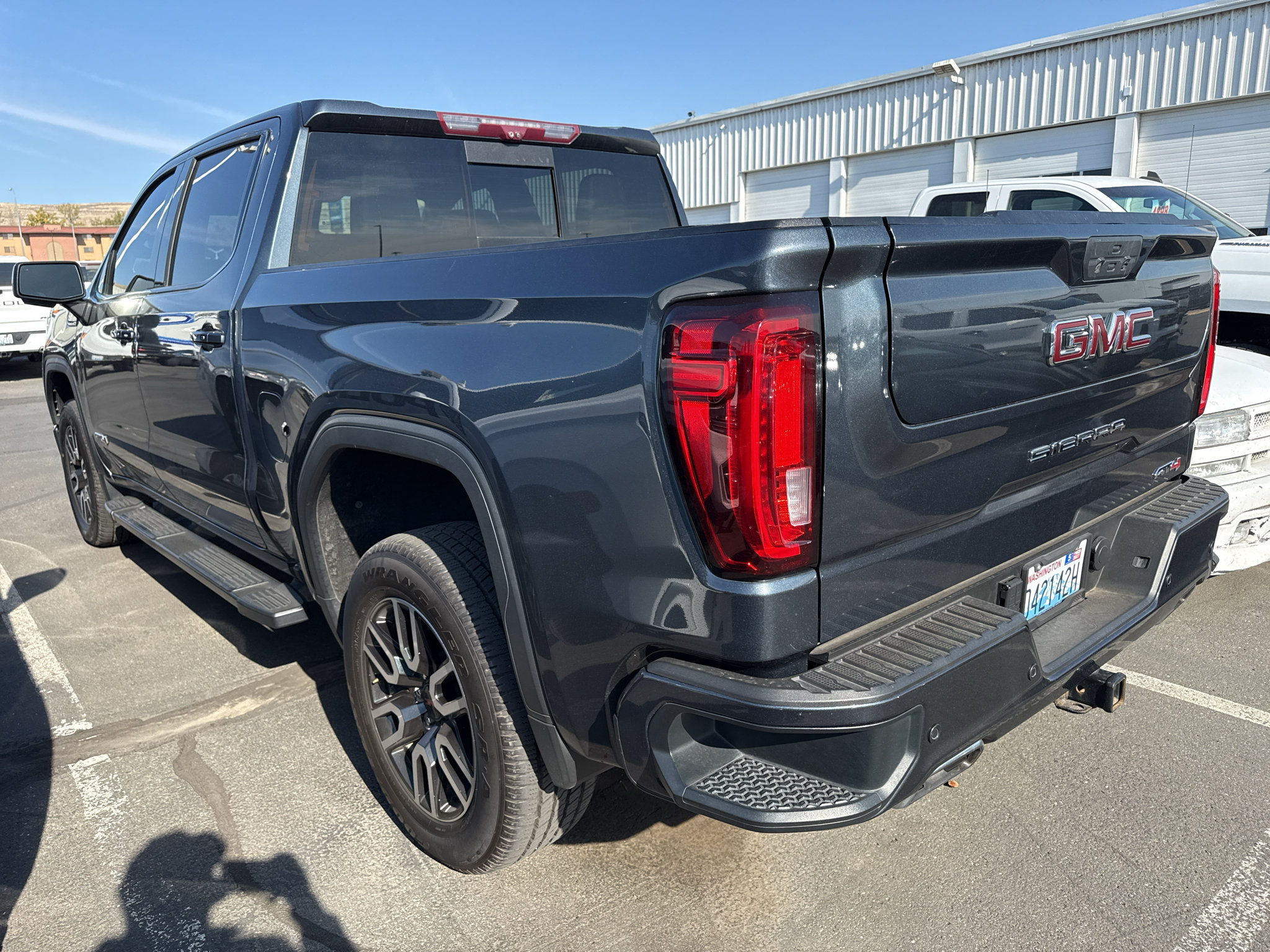 Used 2020 GMC Sierra 1500 AT4 w/ AT4 Premium Package AWD/4WD image 5