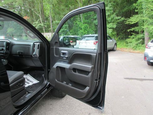 Used 2017 Chevrolet Silverado 1500 LT w/ Midnight Edition AWD/4WD image 19