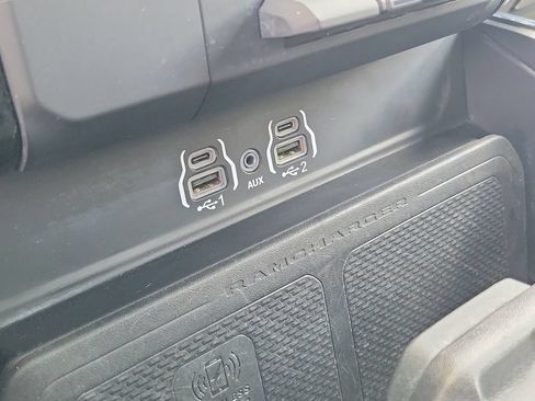 Used 2025 RAM 1500 Laramie AWD/4WD image 30