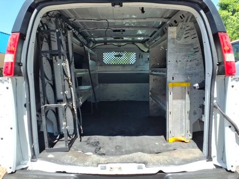 Used 2017 Chevrolet Express 2500 RWD image 5