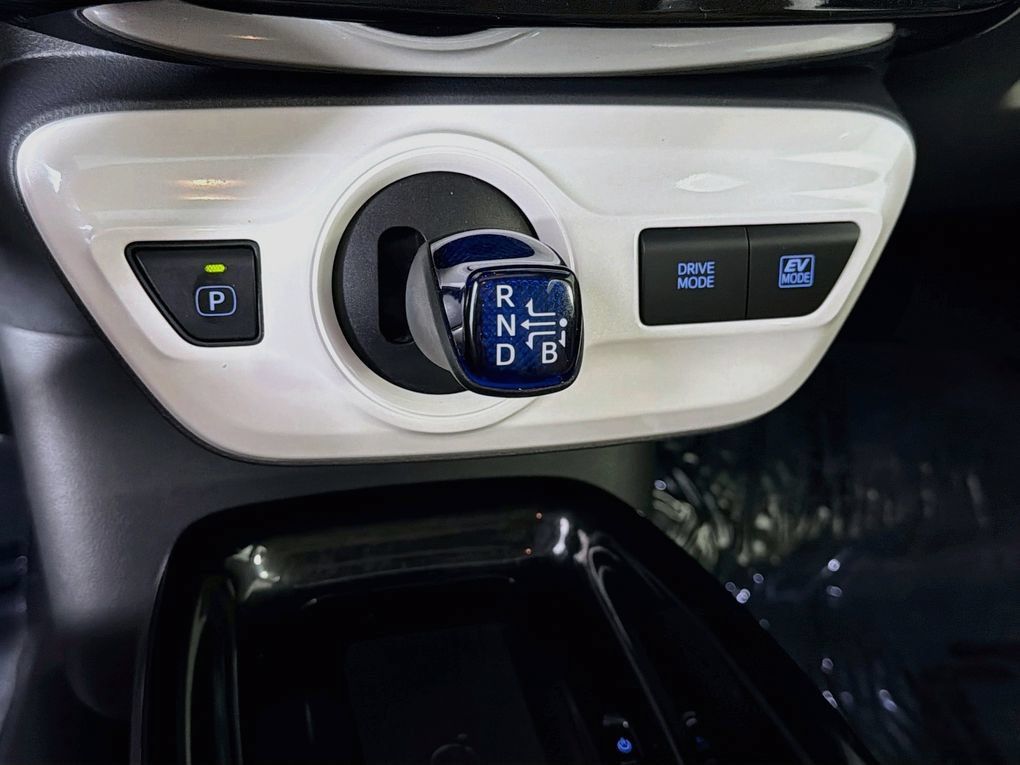 Used 2018 Toyota Prius Three w/ Advanced Technology Package FWD image 21
