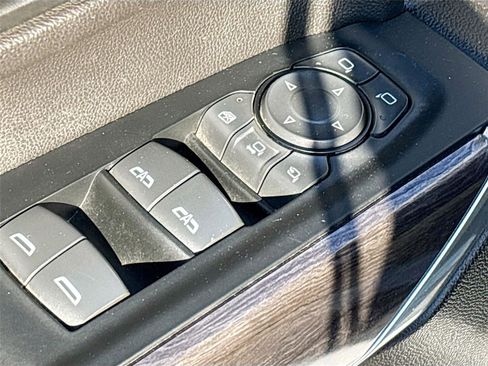 Used 2023 Chevrolet Silverado 2500 LTZ w/ LTZ Convenience Package image 16