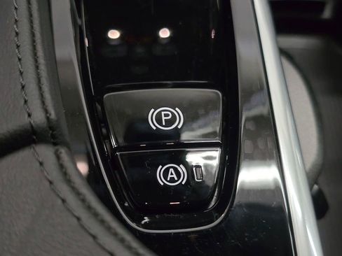 Certified 2025 Volvo XC90 B6 Core w/ Climate Package image 32