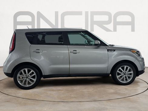 Used 2018 Kia Soul + image 9