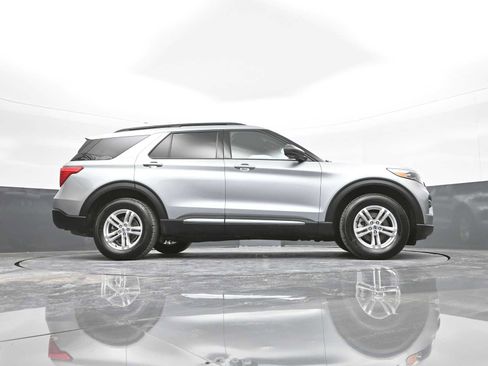 Used 2023 Ford Explorer XLT w/ Equipment Group 202A image 40