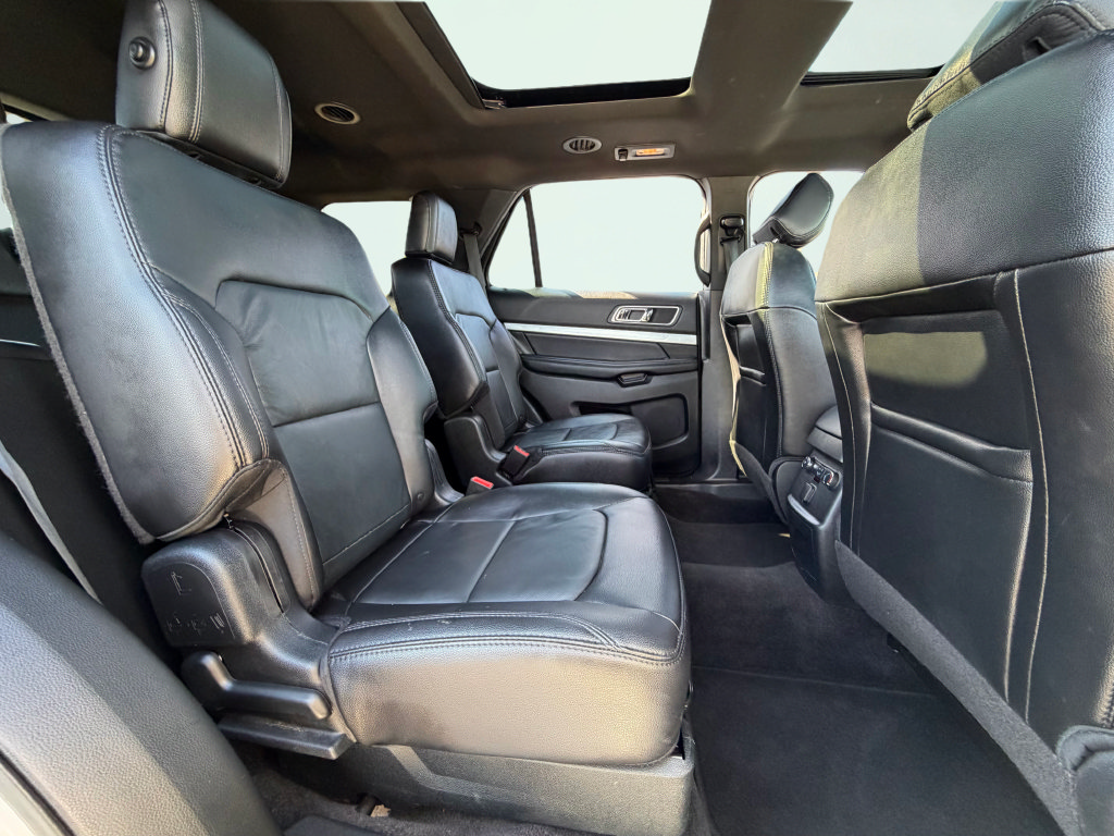 Used 2017 Ford Explorer XLT w/ Equipment Group 202A FWD image 48