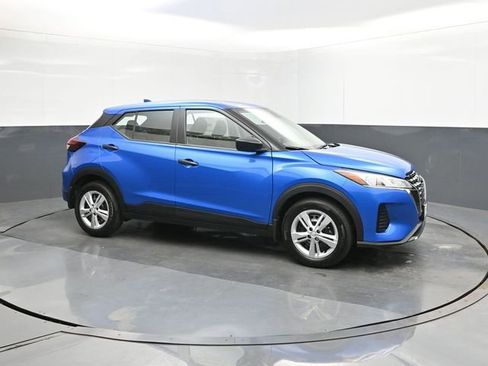 New 2025 Nissan Kicks Play S FWD image 17