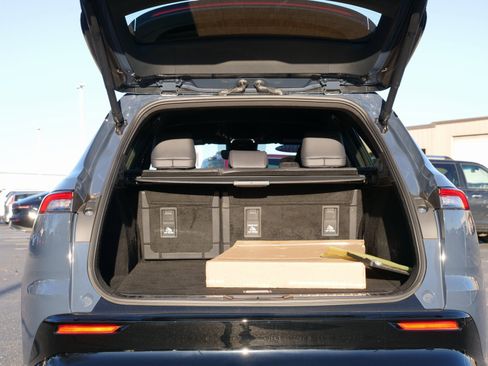 Used 2025 Toyota Crown Signia image 12