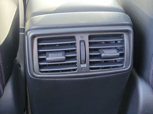 Used 2018 Nissan Rogue SL w/ Premium Package image 17