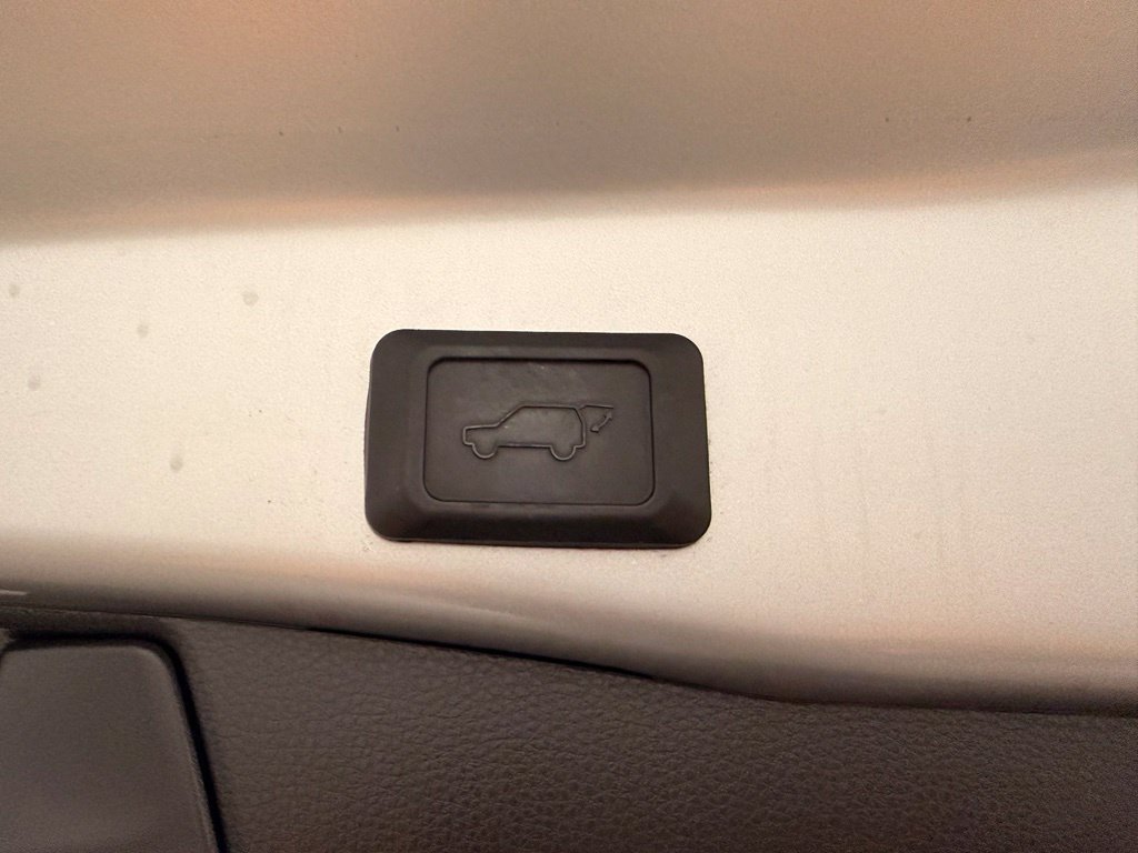 Used 2023 Toyota RAV4 XLE w/ Convenience Package FWD image 10