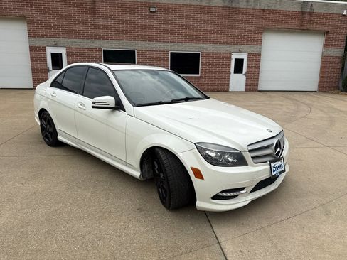 Used 2011 Mercedes-Benz C 300 4MATIC Sedan image 3