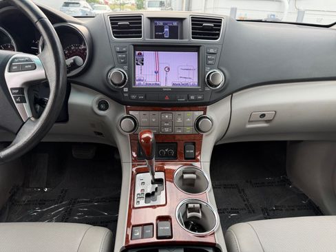 Used 2012 Toyota Highlander Limited w/ Tow Pkg AWD/4WD image 20