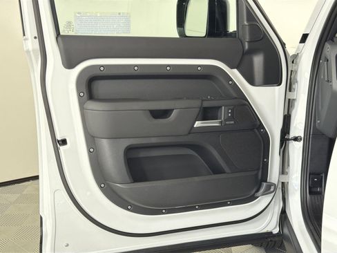 New 2026 Land Rover Defender 110 X-Dynamic SE image 21
