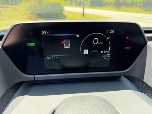 Used 2024 Toyota bZ4X FWD image 10