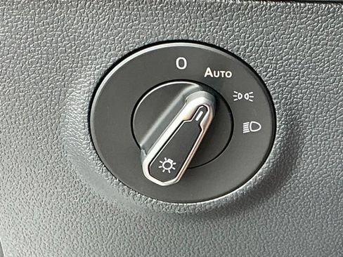 New 2026 Volkswagen Taos SE FWD image 28