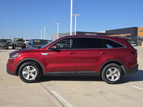 Used 2023 Kia Sorento LX image 5