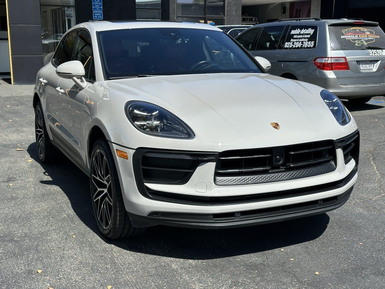 Used 2023 Porsche Macan AWD/4WD image 6