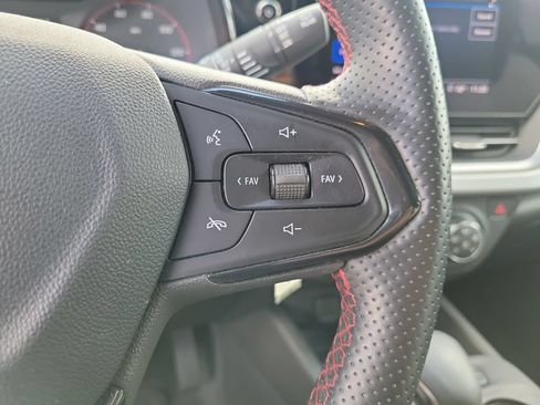 Used 2024 Chevrolet Trax RS w/ Sunroof Package FWD image 28