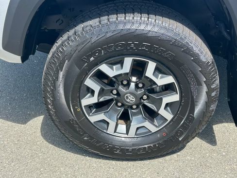 Used 2023 Toyota Tacoma TRD Off-Road AWD/4WD image 9