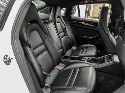 Used 2019 Porsche Panamera 4 image 34